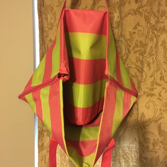 2 in 1 travel tote 👜 - Picture 4 of 4